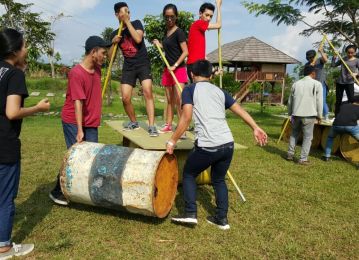 Outbound di Kampung Sampireun Garut