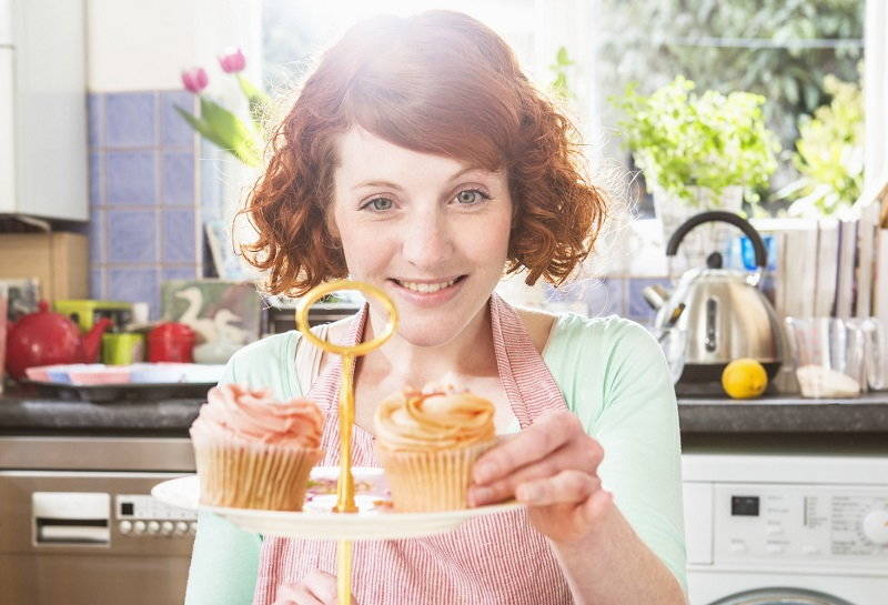 Memasak Kue via huffpost.com