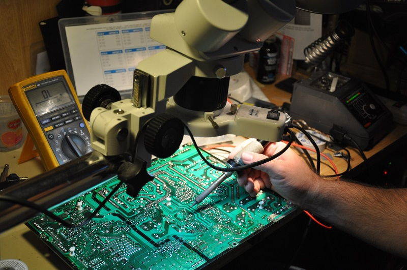 Mereparasi Elektronik via steveselectronics.com